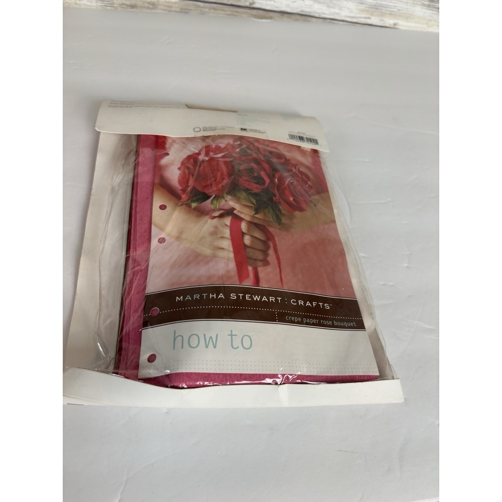 Martha Stewart Crafts Crepe Paper Red Rose Bouquet Kit Makes 12 Flowers M230467 - Picture 3 of 3